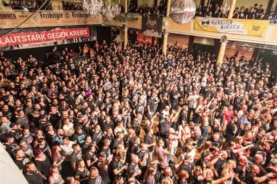 <p>Im Kampf gegen den Krebs rangiert Freiberg unter den Top Drei der Spendensammler in Deutschland. Das hat Michelle Arck von der Stiftung Deutsche Krebshilfe am Samstagabend am Rande der Veranstaltung "Rock, um zu helfen" im Freiberger "Tivoli" gesagt.</p>