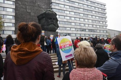 <p>Auftaktkundgebung gegen Rechtsextremismus und Rassismus vor dem "Nischel".</p>