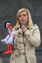 <p>Hanka Kliese, SPD-Landtagsabgeordnete aus Chemnitz: "Es ist Zeit, dass sich alle gegen Rechts zusammentun, über Parteigrenzen hinweg. Chemnitz darf nicht länger Spielwiese für Neonazis sein. Wir brauchen einen antirassistischen Konsens in der Stadt."</p>