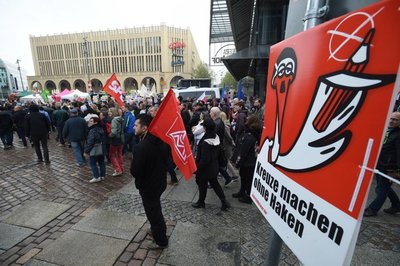 <p>Protestplakat gegen rechtsradikale Wähler.</p>