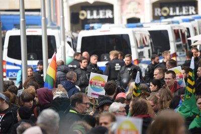 <p>Musik und Sprechchöre waren in Richtung AfD-Kundgebung zu hören.</p>