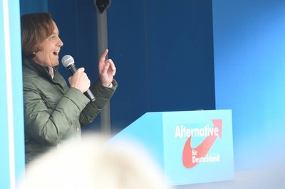 <p>Dort sprach unter anderem die AfD-Bundestagsabgeordnete Beatrix von Storch.</p>