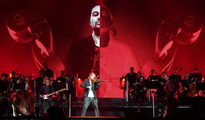 <p>Diese Tournee sei wegen des Jubiläums etwas Besonderes für ihn und er wolle die Highlights aus den vergangenen zehn Jahren spielen.</p>