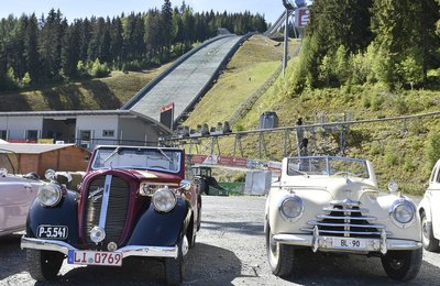 <p>Die zwei ältesten Fahrzeuge des Treffens.</p>
