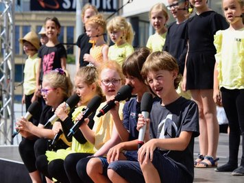 <p>Musik-Picknick im Stadthallenpark</p>
