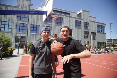 <p>Prominente Besetzung. Neben einigen Spielern der Niners treten unter anderem Felix Kummer und Leichtathlet Max Heß an.</p>
