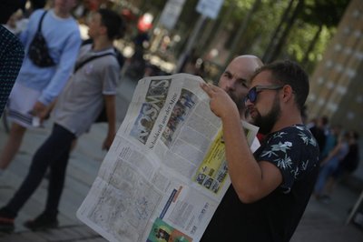 <p>Sie haben die Mittwochausgabe der "Freien Presse" mit dem Veranstaltungsplan in der Hand.</p>
