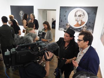 <p>Der Chemnitzer Jean Schmiedel hat am Donnerstagabend mit seiner Ausstellung „Kontakt“ die Herbstsaison der renommierten Georges Bergès Gallery eröffnet.</p>
