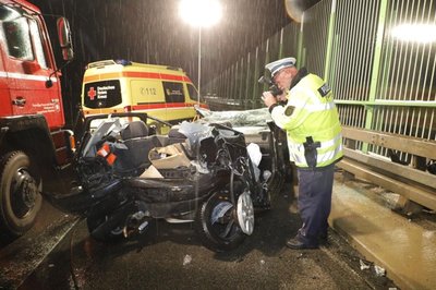 <p>Eine dahinter fahrende, 25 Jahre alte Autofahrerin bremste rechtzeitig.</p>
