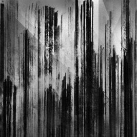 <p>Cult Of Luna - „Vertikal“ (2013): Das Album beeinflusste die gesamte Post-Metal-Welle der Dekade entscheidend. Inspiriert von „Metropolis“ verbindet das fesselnde und vielschichtige Werk erstmals in überzeugender Ergriffenheit harte Gitarrenwut, drückende Bässe und typische Keyboards mit repetitiven, klaren Strukturen stiller, zerbrechlicher Passagen und erzählt dabei imposant von Städten, Maschinen und Fabriken. (mehf)</p>
