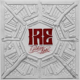 <p>Parkway Drive - „Ire“ (2015): Das Album schlug einen melodiöseren Weg als seine vier Vorgänger ein. Die australischen Metalcore-Lieblinge nutzen damit eine Stärke, die sie zum Headliner vieler Festivals gemacht hatte: Purer Härte gesellten sich sanftere, verspieltere Seiten hinzu. Damit erwies sich die Band als konsequent bei der Suche nach dem eigenen Stil und unterzog damit das Genre einer feinen Frischzellenkur. (prü)</p>
