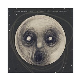<p>Steven Wilson - „The Raven That Refused To Sing“ (2013): Das Album markiert die Loslösung des Porcupine-Tree-Gründers Steven Wilson von der Band und etablierte ihn als genreübergreifendes Genie. Das Soloalbum handelt inhaltlich von übernatürlichen Phänomenen. Musikalisch umspielen die abwechslungsreichen Prog-Rock-Kompositionen den Hörer, schmeicheln ihm mit warmen Klängen und begeistern, ohne sich anzubiedern. (prü)</p>
