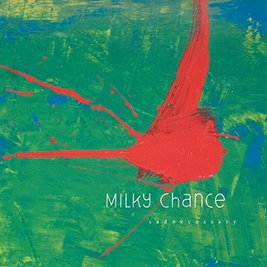 <p>Milky Chance - „Sadnecessary“ (2013): Das Album überraschte die Indie-Gemeinde nicht nur dank der so dermaßen einprägsamen Stimme von Clemens Rehbein, der mit Philipp Dausch zunächst als Duo Milky Chance begann. Das Album ist auch der Beweis, wie diffus Erfolg im Musikgeschäft inzwischen ist: In Nordamerika und Australien sind ihre Touren ausverkauft, hierzulande haben sie eine stabile, aber erlesene Fangemeinde. (kan)</p>
