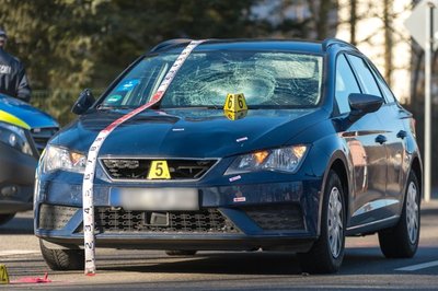 <p>Die Fußgängerin erlitt schwere Verletzungen und wurde in ein Krankenhaus gebracht, wo sie ihren Verletzungen erlag.</p>