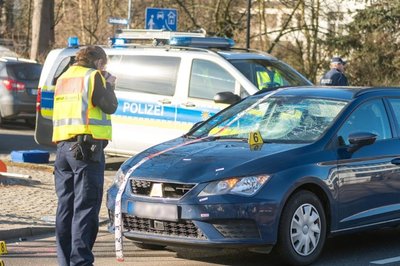 <p>In der Folge ereignete sich dort ein Auffahrunfall mit drei beteiligten Fahrzeugen. Verletzt wurde niemand.</p>