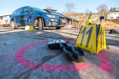 <p>Die Fahrerin eines Seat befuhr am Dienstagmorgen die Grünthaler Straße aus Richtung B 171 in Richtung Seiffen.</p>