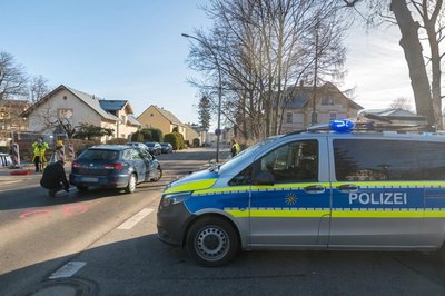 <p>Durch den Unfall kam es zum Stau.</p>