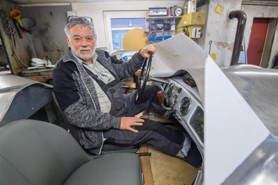 <p>Doch dem jetzt 76-Jährigen kam das Glück zu Hilfe. Durch Zufall kam er in Kontakt zu Sören Scheffler vom Chemnitzer Fraunhofer-Institut für Werkzeugmaschinen und Umformtechnik (IWU), der dort die Entwicklung einer Anlage zur wirtschaftlichen Blechbearbeitung für Unikate leitet.</p>
