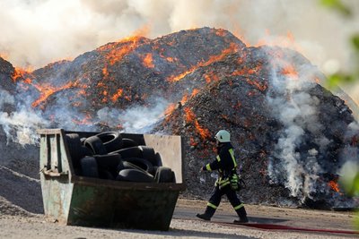 <p>Die Feuerwehr ist mit einem Großaufgebot im Einsatz.</p>
