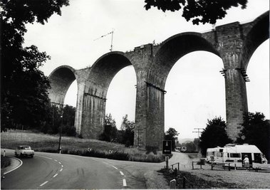 <p>Die Bauarbeiten an der Brücke am 6.August 1990.</p>