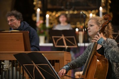 <p>Die Musiker traten wegen der Corona-Pandemie in Minimalbesetzung auf.</p>