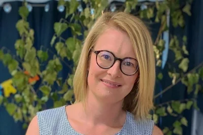 <p>Kathrin Neumann, Jahrgang 1984, ist ein Eigengewächs der "Freien Presse". Ihren ersten Beitrag verfasste sie zu Schulzeiten für die Lokalausgabe Aue. Nach dem Politik- und Wirtschaftsstudium in Göttingen verschlug es sie zum Volontariat an die Nordsee. Seit 2011 ist sie zurück in Sachsen und schreibt - neben ihrer Arbeit am Newsdesk - vorwiegend für das Kulturressort.</p>