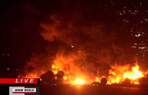 <p>
	Ein weiteres Bild von meterhohen Flammen aus der Raffinerie in Ichihara.</p>
