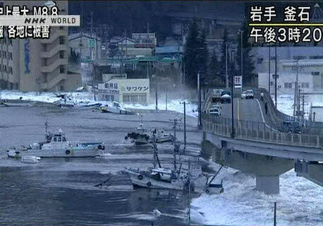 <p>
	In Kamaishi wurden Schiffe durch den Tsunami überschwemmt.</p>
