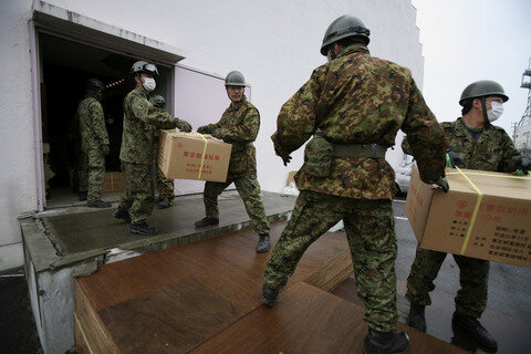 <p>
	In Soma hilft das Militär bei der Verteilung von Hilfsgütern.</p>
