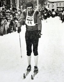 2. März 1975: Gert-Dietmar Klause läuft in Mora dem Sieg beim Wasalauf entgegen. Der Staffelweltmeister von 1974 und Olympiazweite von 1976 ist bis heute der einzige Deutsche, dem dies gelang. 