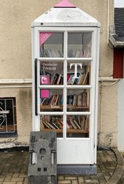 Auch die Bücherzelle ist gefragt. Für die kaputte Tür ist bereits eine Lösung gefunden. 