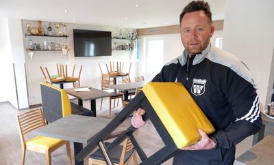 Den Gastronomiebereich haben Philipp Theisinger und seine Mitstreiter bereits hergerichtet und mit vielen Trophäen geschmückt.