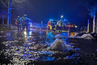 Auf der Lugauer Bahnstraße ereignete sich ein Wasserrohrbruch, der auch Folgen für den Verkehr hat.