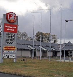 Die Free Gas1-Tankstelle in Mníšek ist die erste in dem kleinen Ort. Hier kostet der Liter Super am Vergleichstag 1,52 Euro.