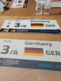 Die Startnummern der Triathleten zu verteilen, war eine der Aufgaben.