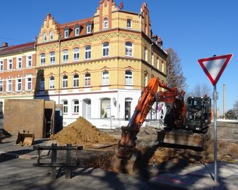 Im Abschnitt der Heinrich-Heine-Straße zwischen der Trinitatiskirche und der Poststraße wird nun gebaut.