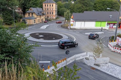Auf der B 101 kreiselt es wieder. Die Bundesstraße bleibt aber Richtung Innenstadt noch bis Oktober 2023 gesperrt.