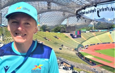 Kurz vor Beginn der European Championships ging es noch etwas ruhiger zu. Da blieb Manuela Kruppa Zeit für einen Schnappschuss im Olympiastadion, in dem inzwischen deutlich mehr Betrieb herrscht. 