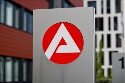 Der Weg zum Job für ausländische Fachkräfte ist kompliziert und dauert. Das könnte nach einer neuen Machbarkeitsstudie deutlich verbessert werden.