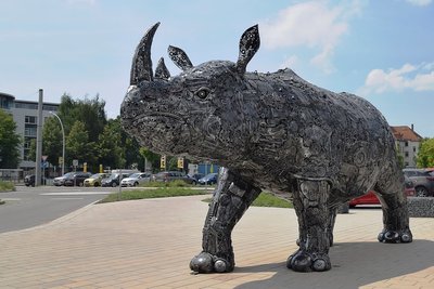 In Originalgröße und ziemlich naturalistisch: das Nashorn. 