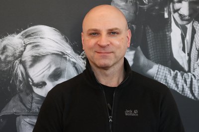 54 Jahre alt, Leiter des Balletts am Stadttheater Bremerhaven, ab Herbst neuer Leiter des Balletts am Theater Plauen-Zwickau