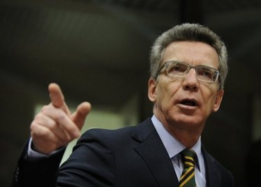 Der bisherige Bundesinnenminister Thomas de Maizière (CDU, Archivfoto) wird nach Angaben aus CSU-Kreisen Nachfolger von Verteidigungsminister Karl-Theodor zu Guttenberg (CSU). Im Gegenzug wird CSU-Landesgruppenchef Hans-Peter Friedrich neuer Bundesinnenminister.