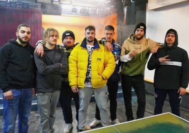 Libo, Shishard, R.O.M.A., Kuza, Rushn, Madrix und Pilsner (v. l.), so die Künstlernamen der Musiker, sind die "405er". Die Band, die sich vorher Squottkush und Sniggaz nannte, trat kürzlich in Zschopau auf. 
