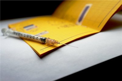 Klein, gelb, wichtig: der Impfpass.
