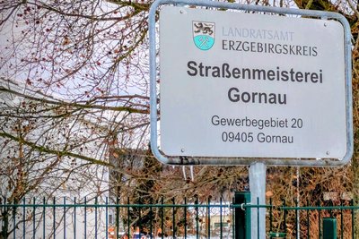 Ob die Gornauer Feuerwehr eines Tages die bisherige Immobilie der Straßenmeisterei Gornau nutzen kann, ist noch offen.