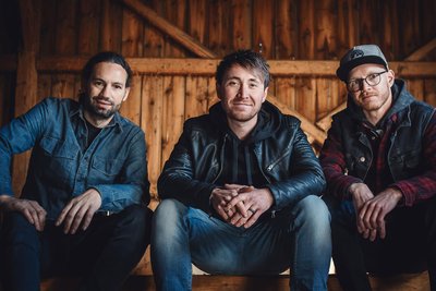 Gewaltig: Mike Pohle (Drums), Martin Fankhänel (Gesang/Gitarre) und André Weller (Bass) sind Maamuut.