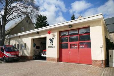 Die Gornauer Feuerwehr hat ihr Domizil direkt neben dem Rathaus.