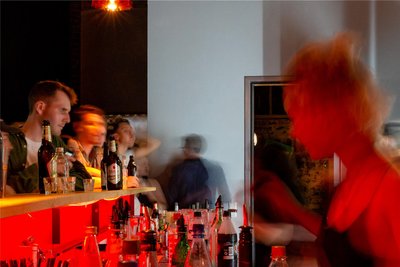 Belagert: die „Atomino“-Bar