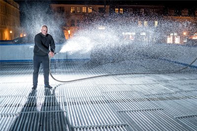 „Eismacher“ Andreas Engert war zufrieden mit dem Pilotprojekt Eisbahn in Olbernhau. Es war perfekt, sagt er.