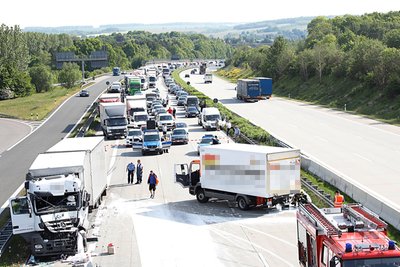 Laster kollidieren am Dienstag auf der A 4 bei Chemnitz